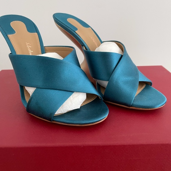 Ferragamo shoes - Picture 2 of 8